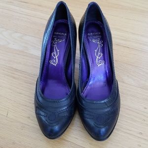 Cute Black Leather Pumps